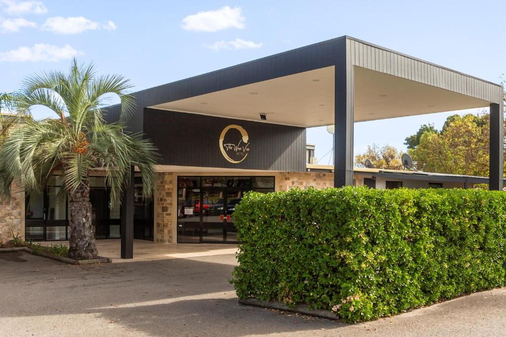 The Wine Vine Hotel - Location and Accessibility