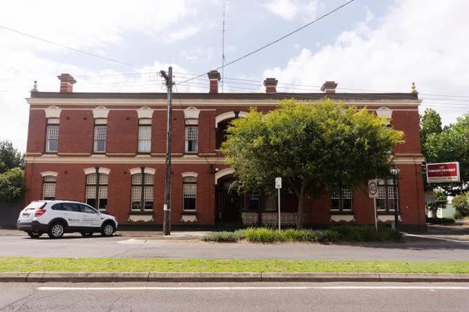 Thommos Pub - Accommodation Details