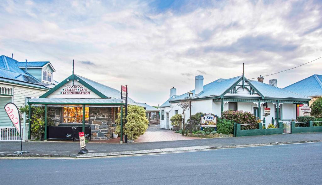 Touchwood Cottages - Accommodation Options