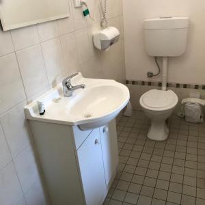Travelway Motel - Facilities and Amenities