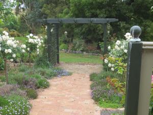 Walnut Cottage via Leongatha - Accommodation and Amenities
