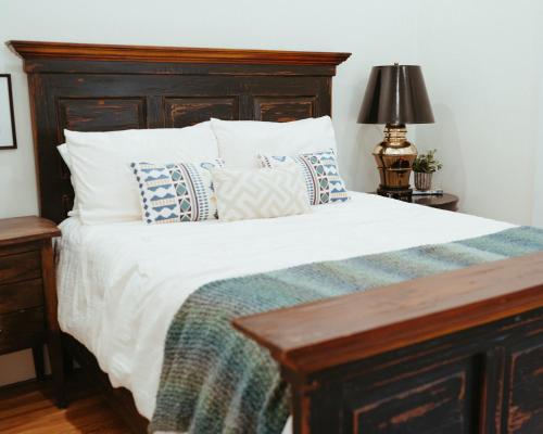 Warner Hotel - Facilities and Amenities