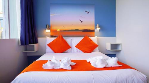 Waterfront Lodge Motel - Motel Facilities and Outdoor Areas