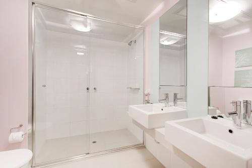 Waterfront Melbourne Apartments Review - Property Highlights