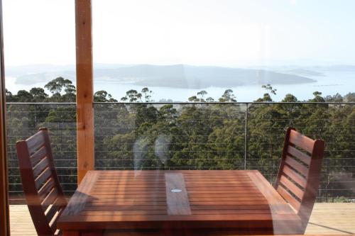Woodbridge Hill Hideaway - Accommodation Details