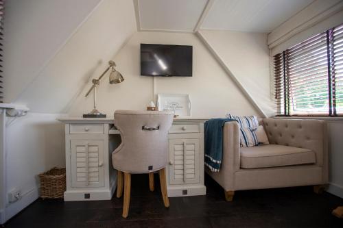 Zenzez Hotel & Lounge - Accommodation and Amenities