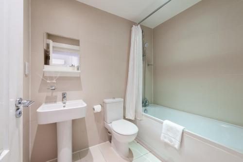 12 London Street Apartments - Facilities and Services