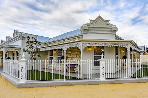 Aloha Central Luxury Accommodation - Accommodation Features