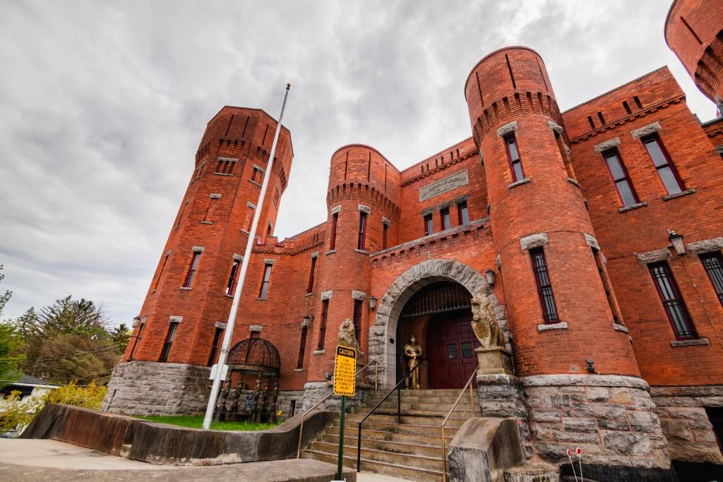 Amsterdam Castle NY - Guest Ratings and Reviews