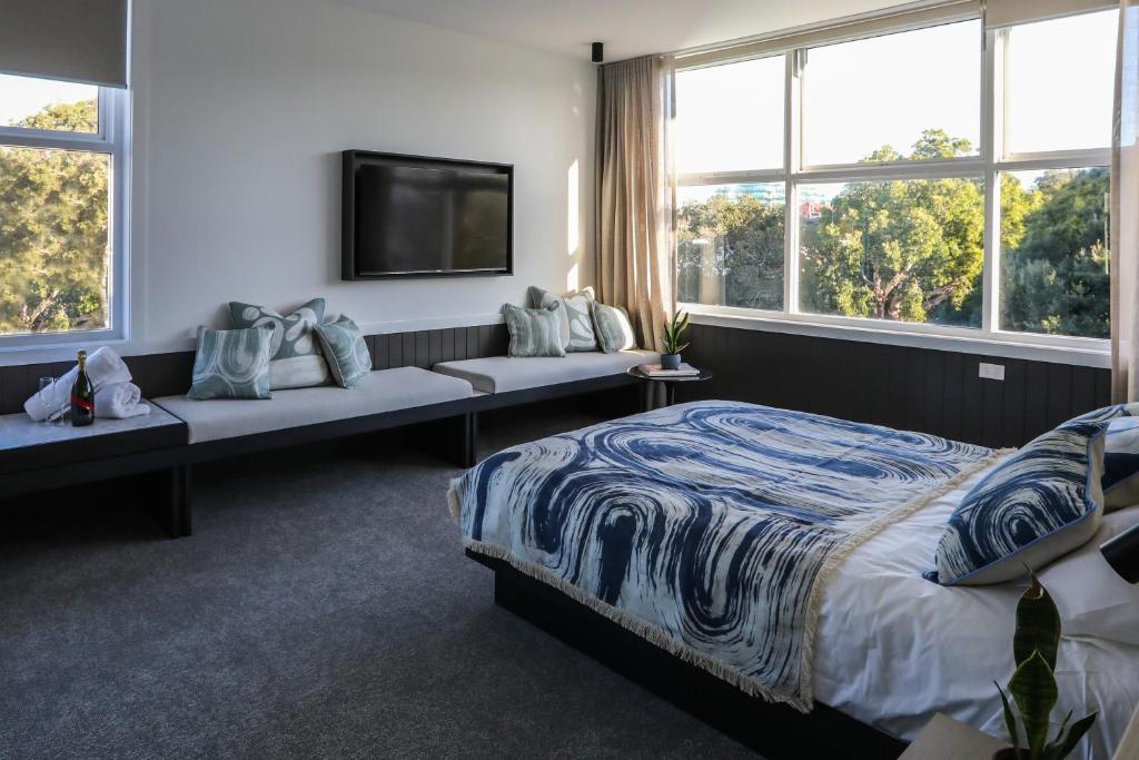 Barrys Beach Road Hotel Review
