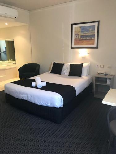 Bay Motel Hotel - Dining and Bar