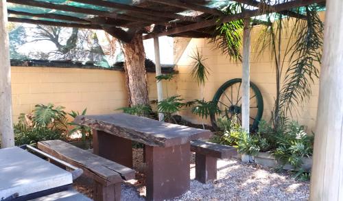 Bordertown Motel - Amenities and Services