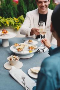 Boston Harbor Hotel - Dining and Facilities
