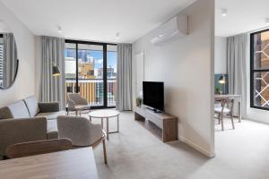 Brady Apartment Hotel Hardware Lane Review - Exceptional Guest Reviews