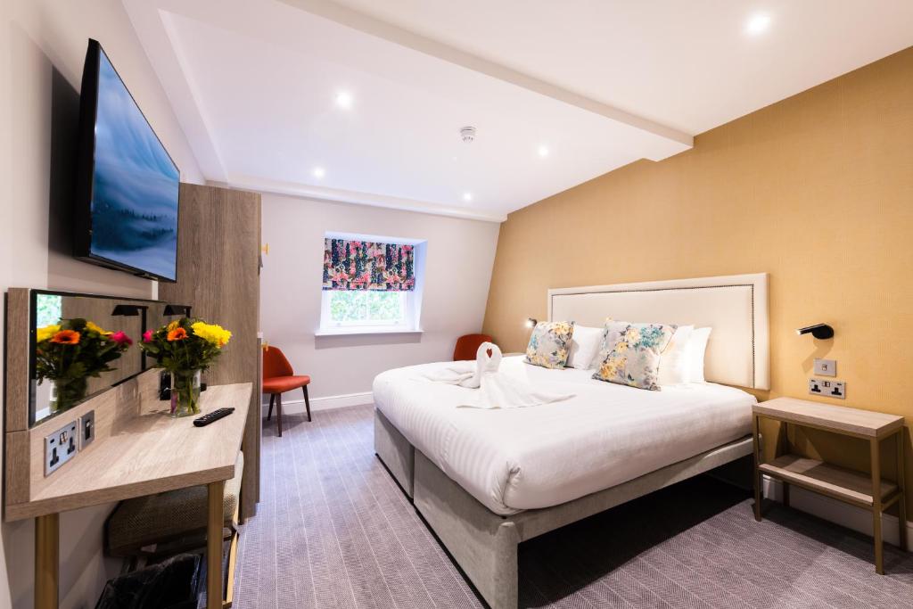 Byron Hotel - Amenities and Services