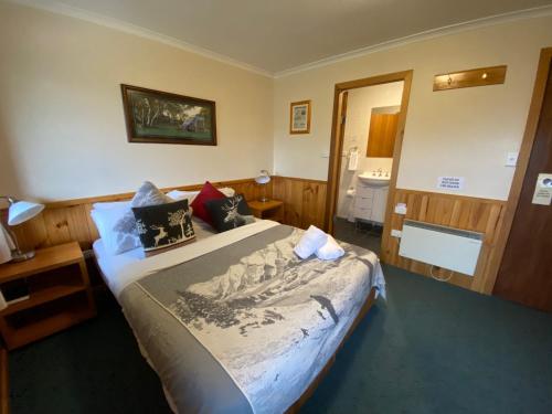 Candlelight Lodge - Accommodations and Amenities