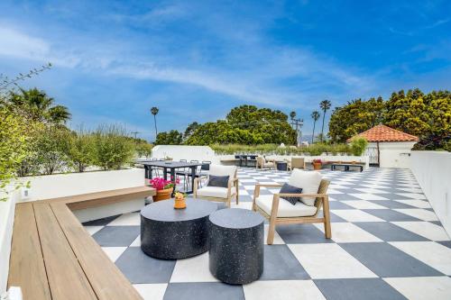 Casa De La Vina - Boutique Suites in Downtown Santa Barbara - Location and Proximity to Attractions