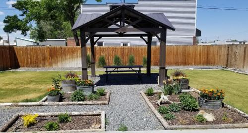 Cattlemen Motel - Room Amenities and Features