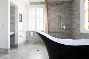 CIRCA 1936 Art Hotel - Engaging On-Site Activities