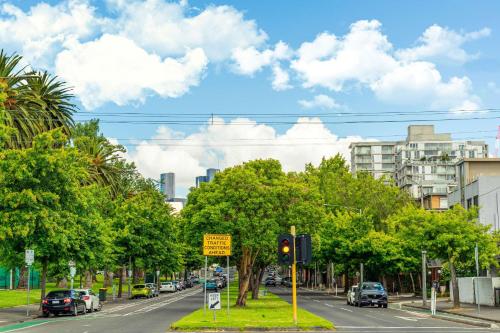 Comfort Hotel East Melbourne - Hotel Facilities and Services