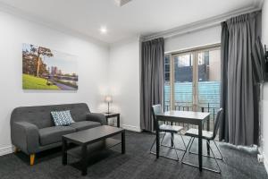 Comfort Hotel Melbourne Central Review - Facilities and Amenities