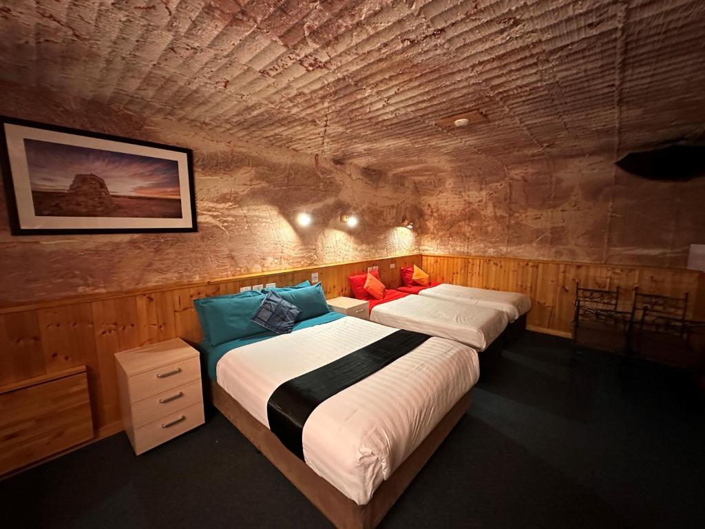 Comfort Inn Coober Pedy Experience - Room Amenities and Facilities