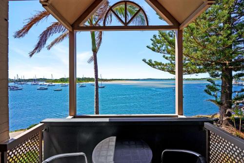 Comfort Resort Waters Edge - On-Site Dining