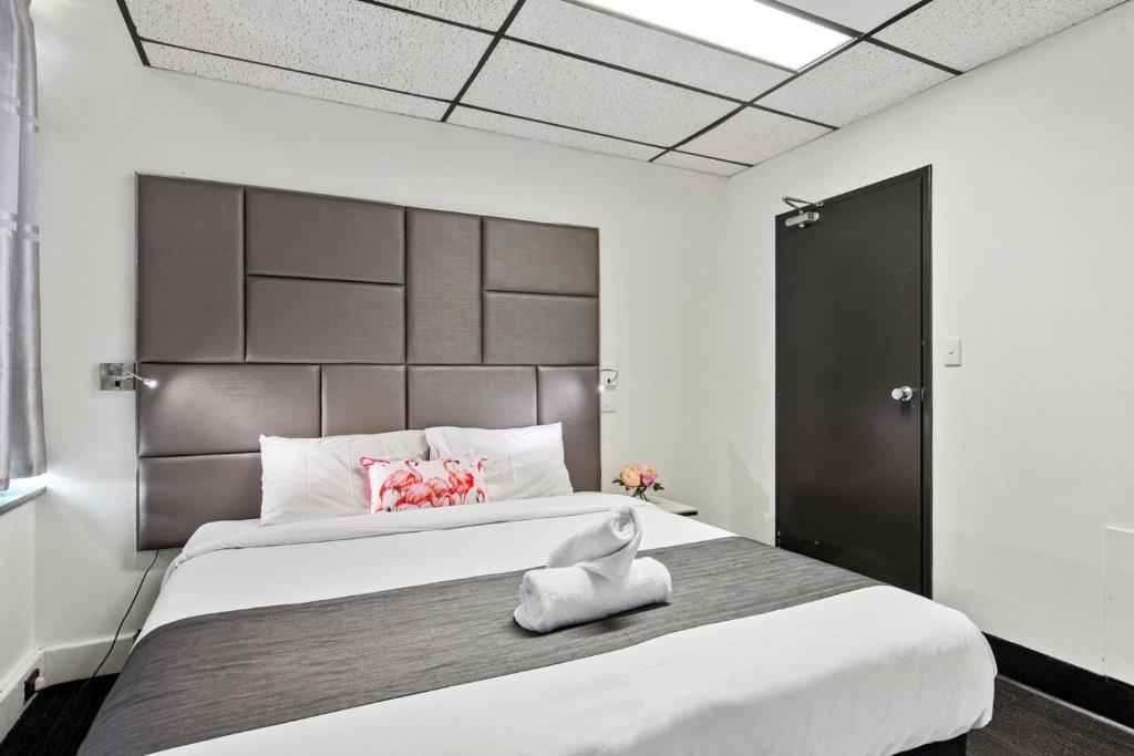 Cosmo on Bank - Room Types and Pricing