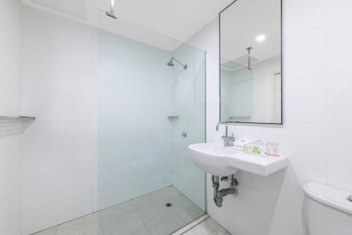 Cosmopolitan Hotel and Apartments - Amenities and Facilities
