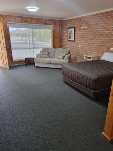 Country Roads Motor Inn Naracoorte - Guest Ratings and Reviews