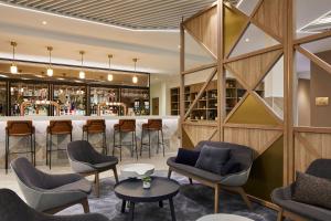 Courtyard by Marriott London City Airport - Dining and On-site Facilities
