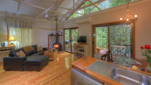 Crater Lakes Rainforest Cottages - Wilderness Experience
