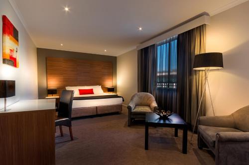Crest on Barkly Hotel - Dining and Cuisine