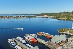 Doubletree By Hilton Perth Waterfront - Hotel Facilities and Amenities