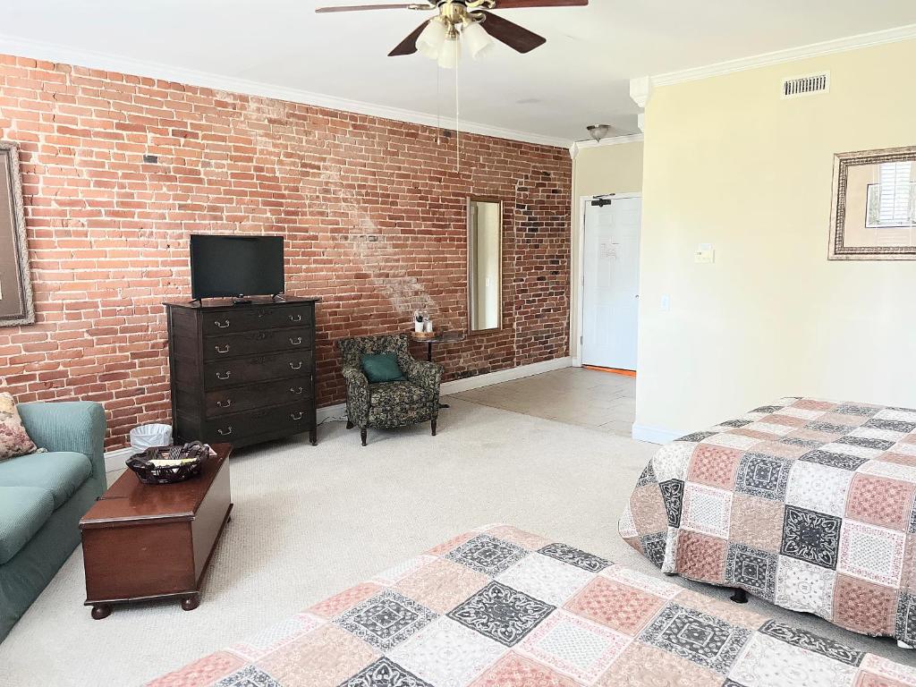 Eagles Nest Inn - Dining Options