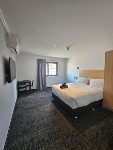Econo Lodge Rivervale - Room Amenities