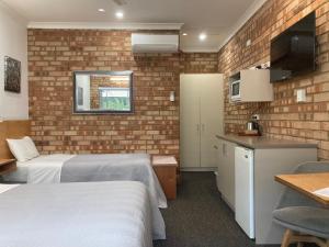 Edge Of The Forest Motel - Accommodation Options