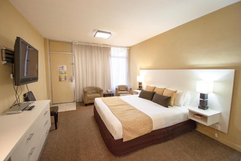 Elkira Court Motel - Room Features and Descriptions