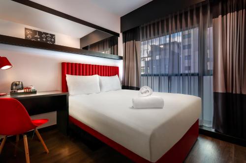 Essence Hotel Carlton - Modern Room Features