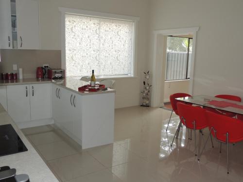 Glenelg - Marina Retreat - Guest Experiences