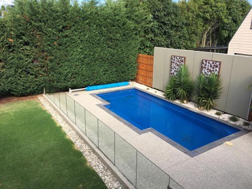 Grand Escape Mckenzie - Solar Heated Pool Wifi, Netflix 5 Bdrm 4bthrm, Free 8kw EV Chging - Guest Experiences