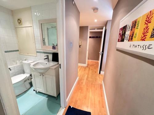 Great River Thames View Entire Apartment in The Most Central London - Guest Reviews and Ratings