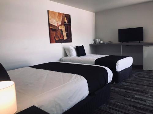 Guiding Star Motel & Hotel - Accommodations and Amenities