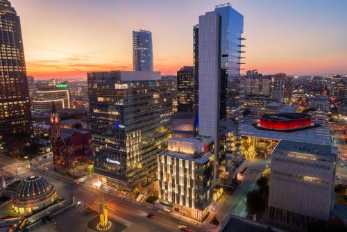 HALL Arts Hotel Dallas, Curio Collection by Hilton - Remarkable Amenities and Services
