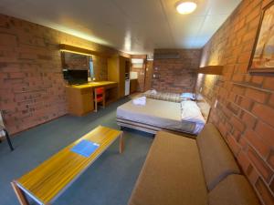 Hawker Hotel Motel - Amenities and Facilities