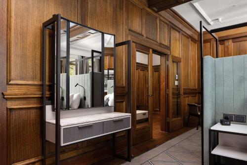 Hilton Melbourne Little Queen Street - Amenities and Services