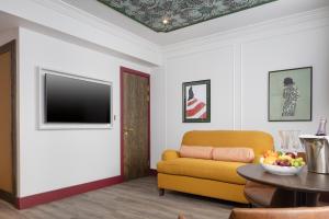 Holiday Inn London Oxford Circus, an IHG Hotel - Amenities and Services