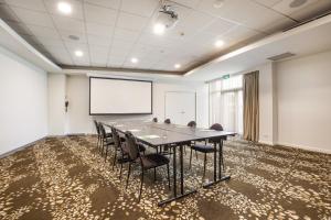 Holiday Inn Melbourne Airport, an IHG Hotel - Facilities and Services
