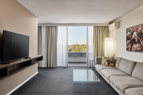 Holiday Inn Warwick Farm, an IHG Hotel - Guest Ratings and Reviews