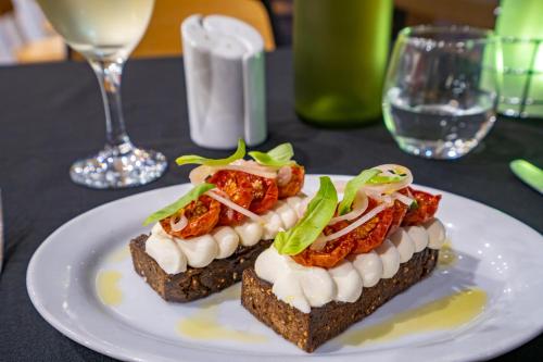 Hospitality Esperance SureStay Collection by Best Western - Dining and Catering Services